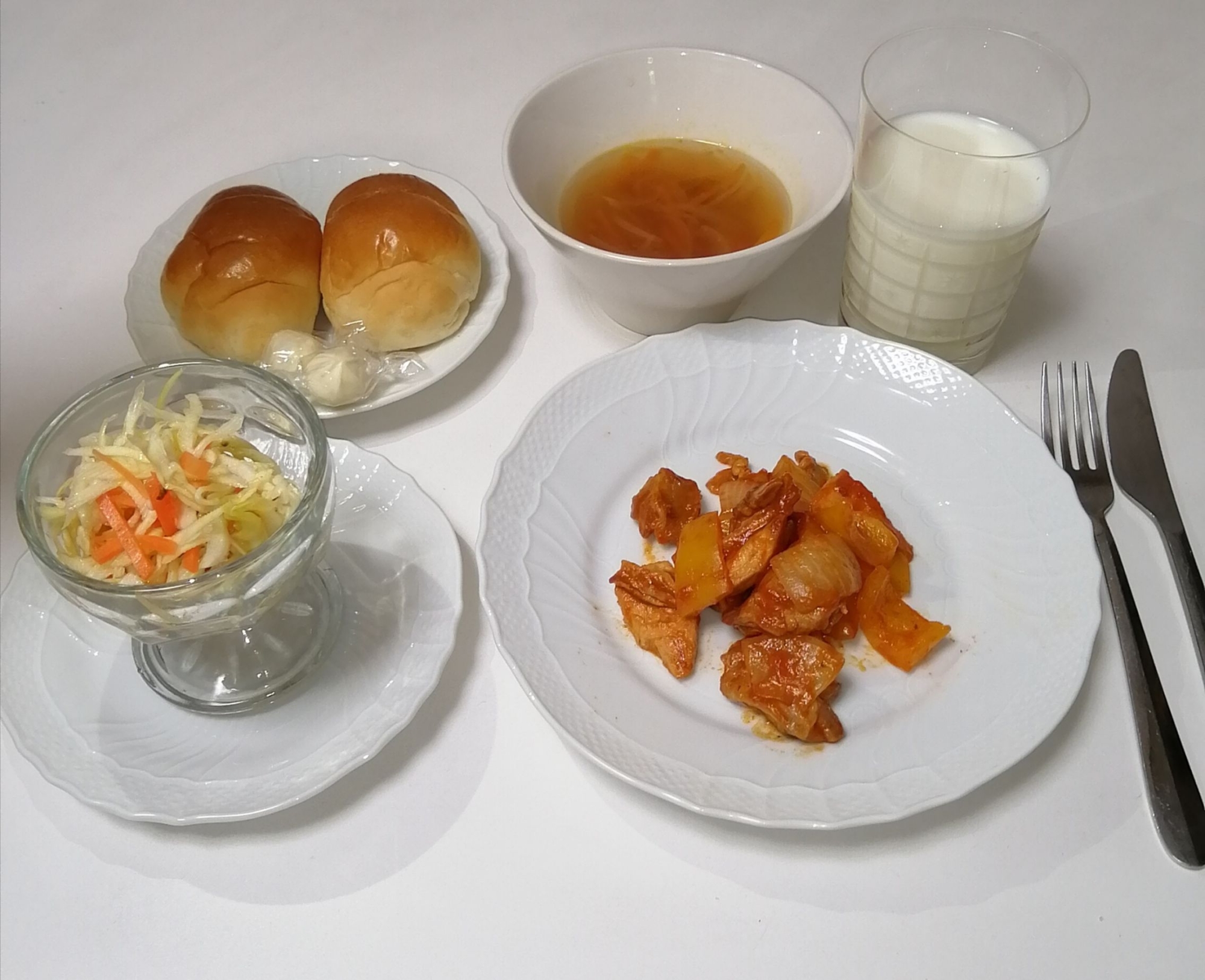 鶏肉パプリカ煮、スパサラ、コンソメスープ
