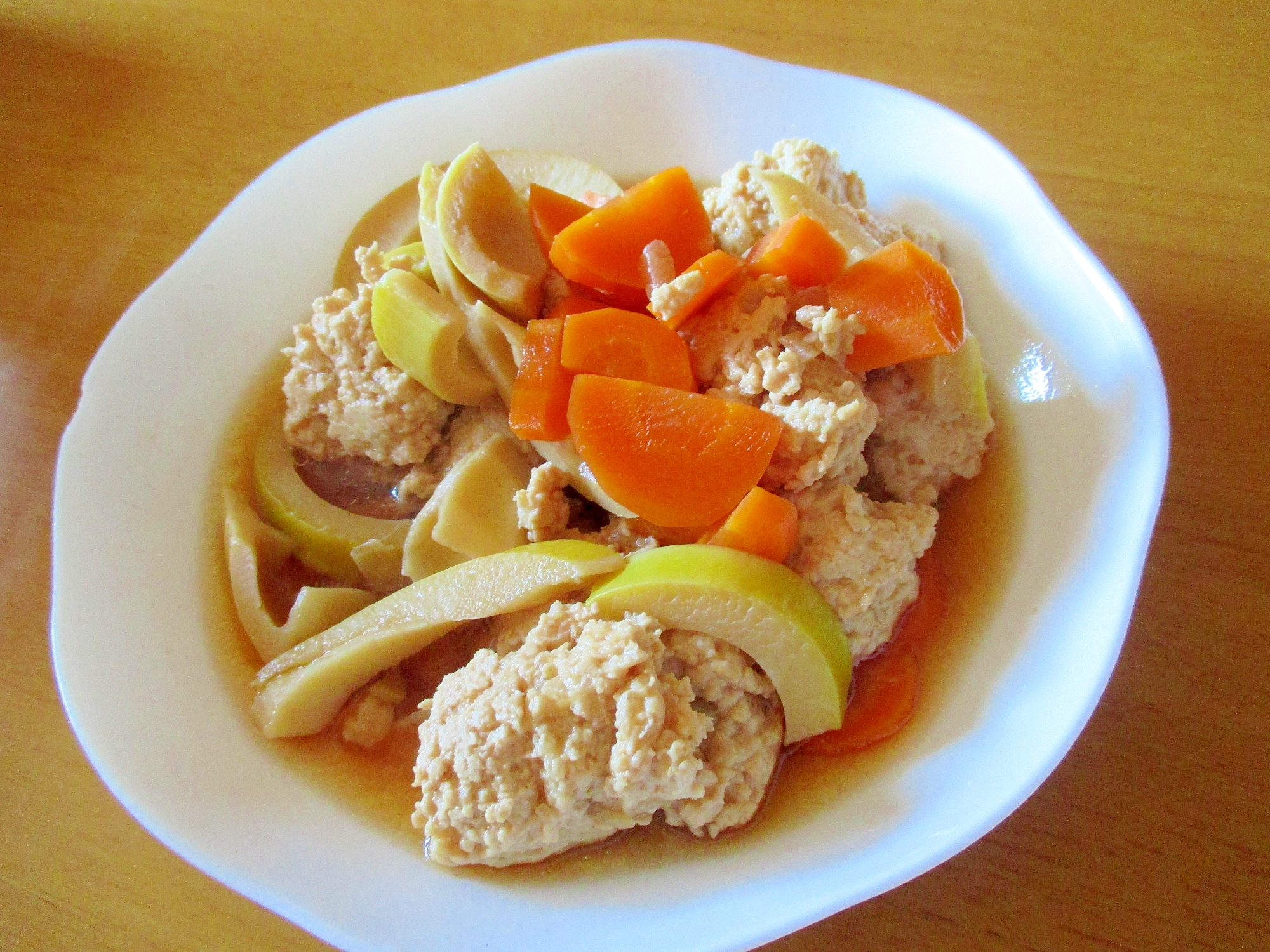 鶏団子とタケノコの煮物