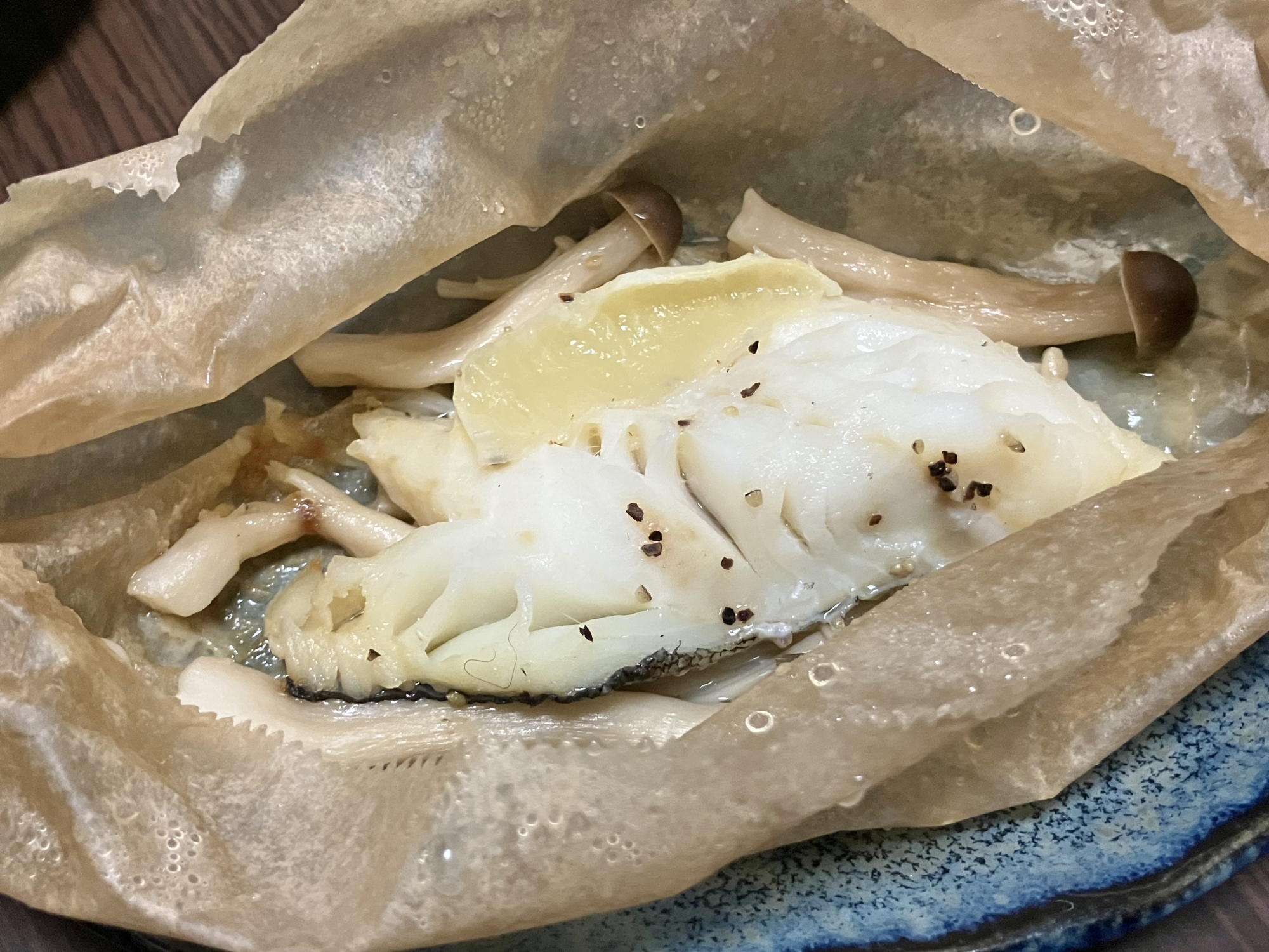 簡単⭐︎鱈ときのこのレモンバター包み蒸し