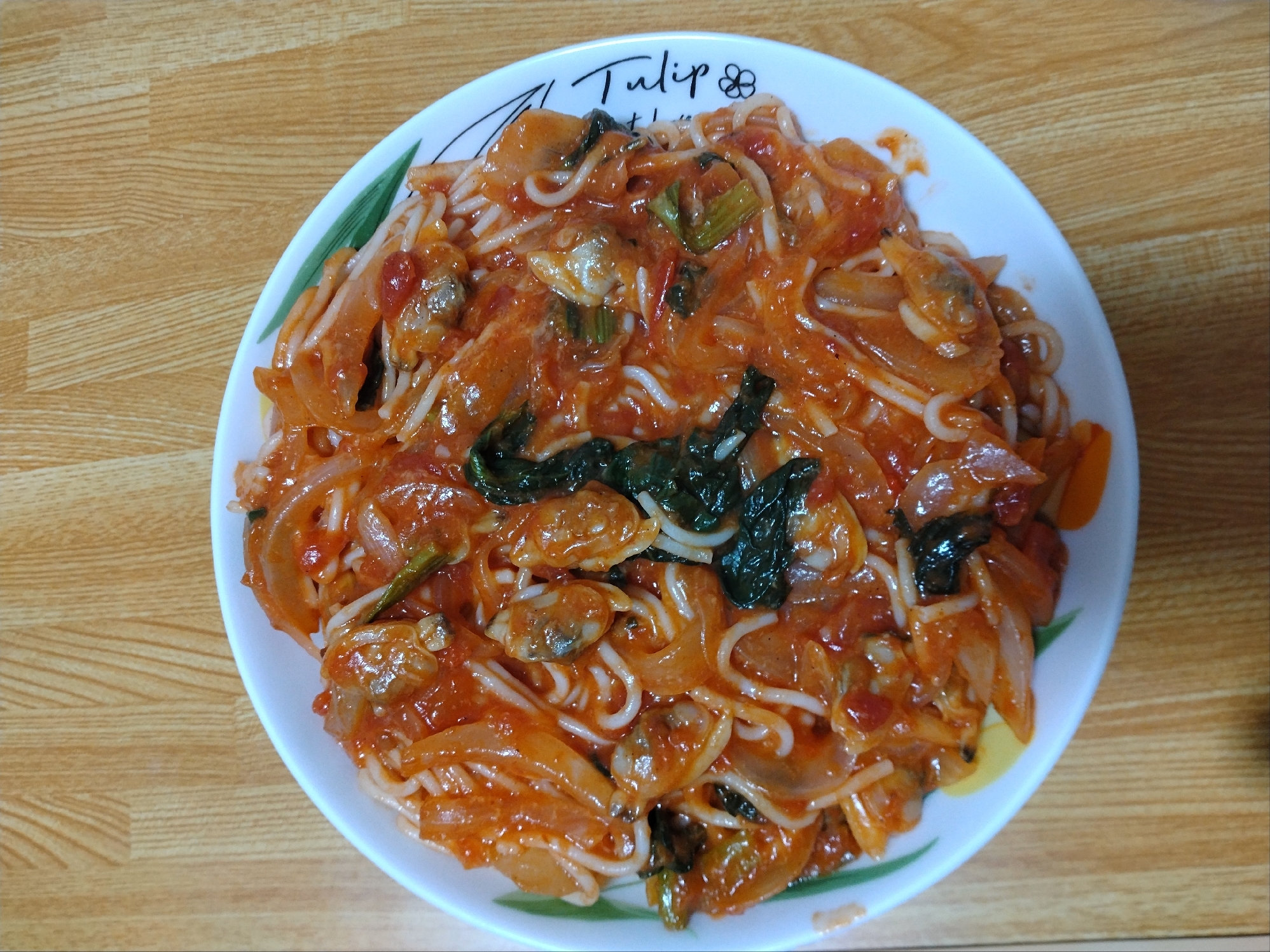 たっぷりトマトソースパスタ