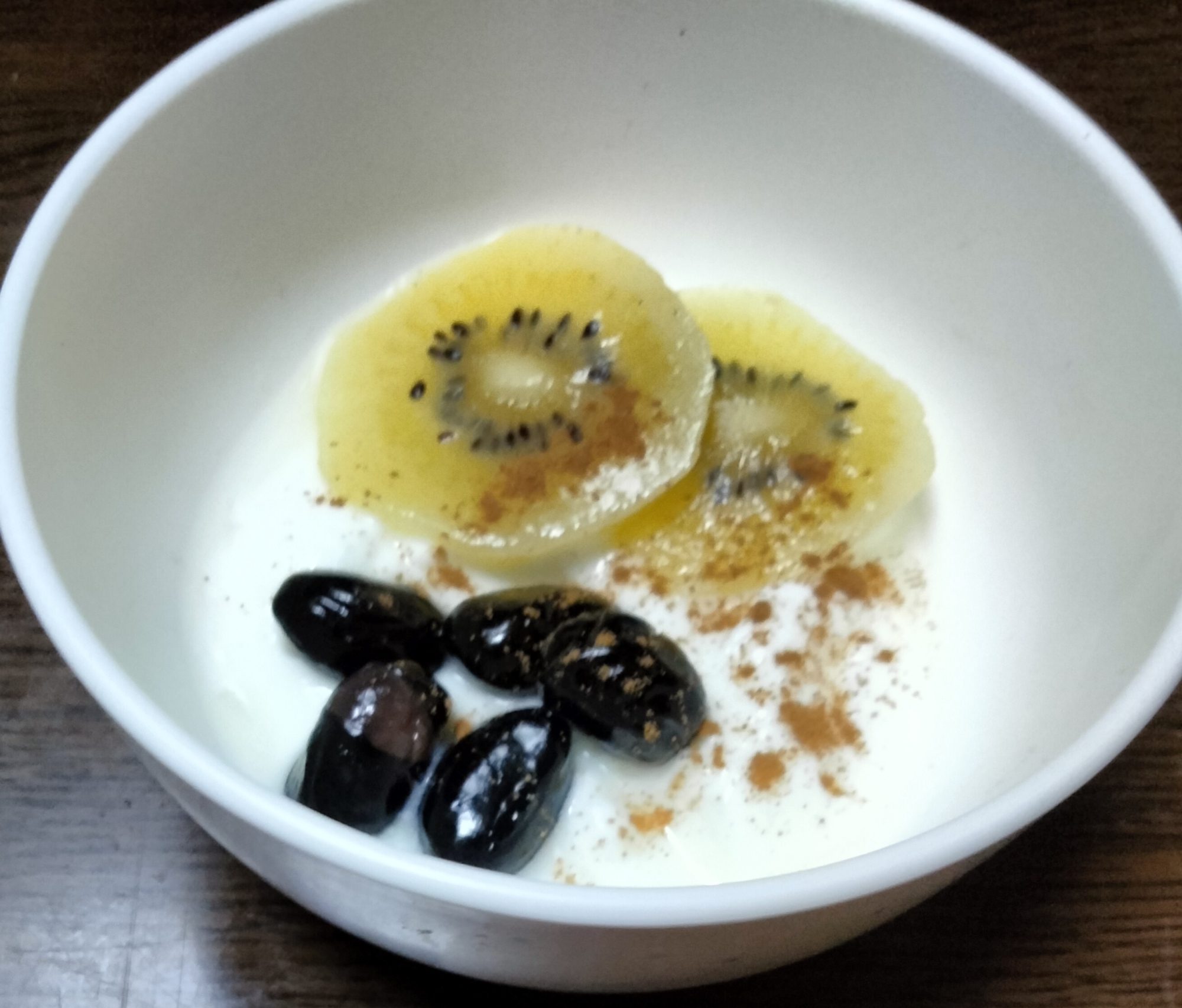 今日のヨーグルト♡キウイ&黒豆