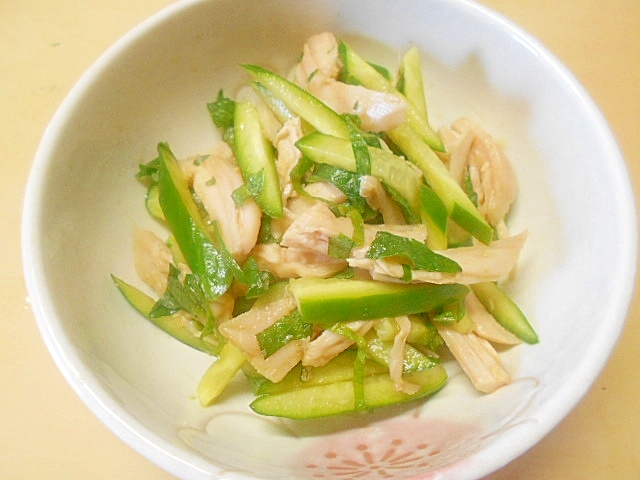 簡単小鉢☆サラダチキンと胡瓜の蜂蜜醤油わさびあえ☆