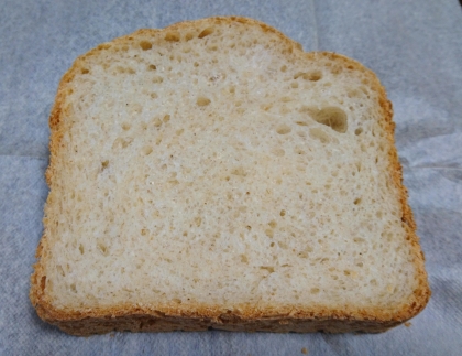胡麻油をパンに使ったのは初めてでした。次回からゴマパンには胡麻油を使います！