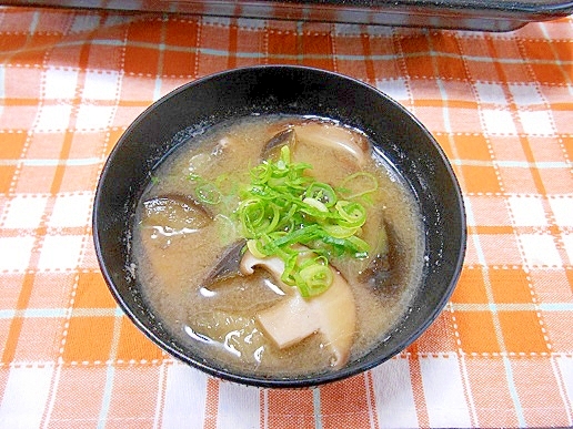 茄子と椎茸のお味噌汁