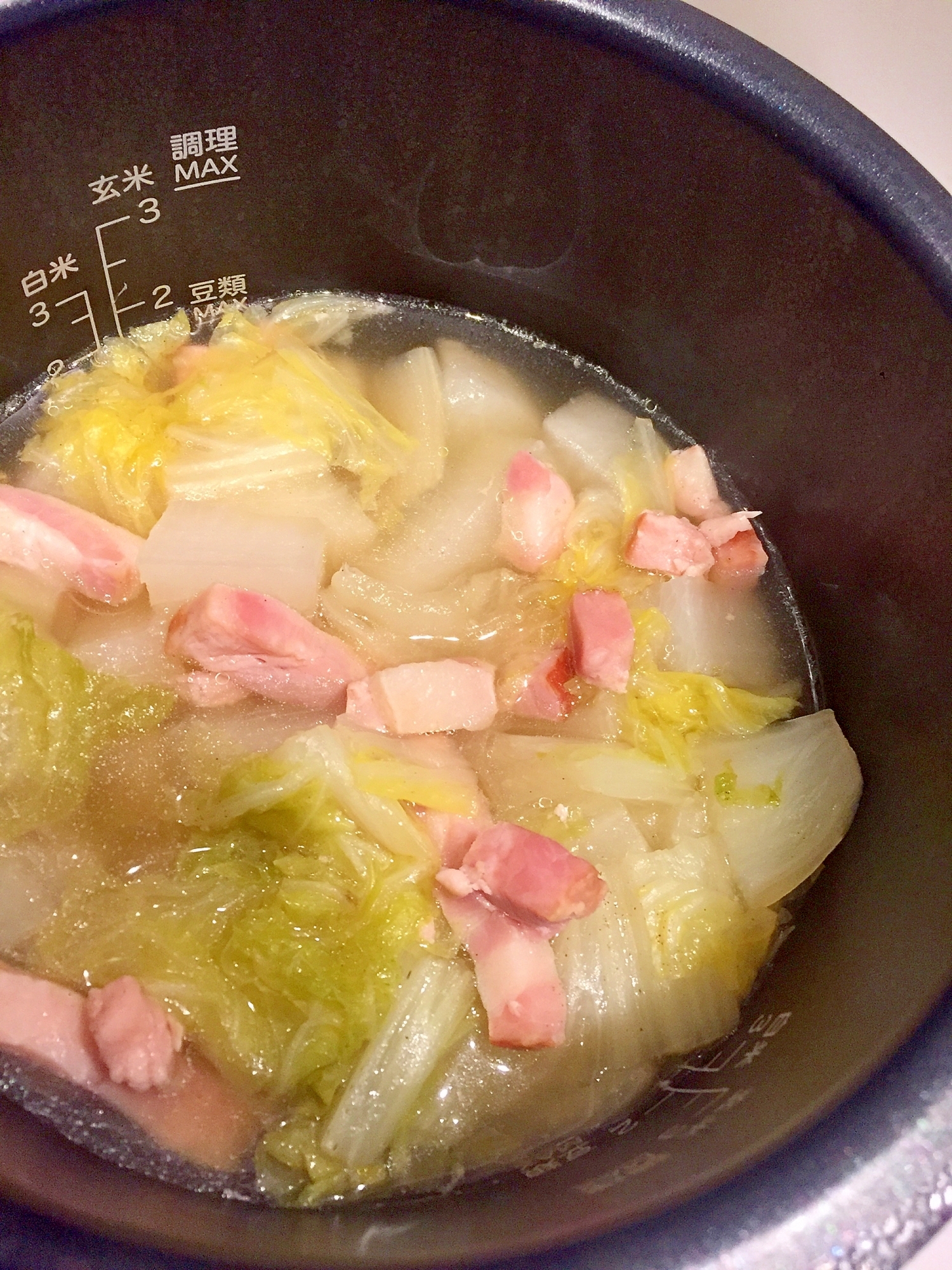 シロカ電気圧力鍋で大根と白菜とベーコンのコンソメ煮