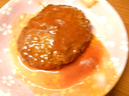 makura-sさんこんばんは～(^o^)丿
デミグラスソースで煮込んだハンバーグってこってりしてジューシーで美味しい～❤ペロッて食べちゃいました。ごちさま～❤