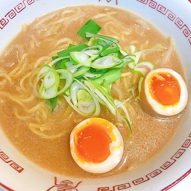 いつもの手抜きレシピ☆味玉つきセブンの冷凍ラーメン