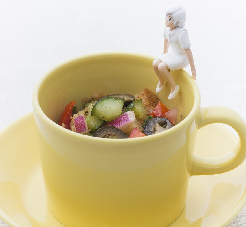 【コップのレシピ】フチ子さんのバゲットサラダ