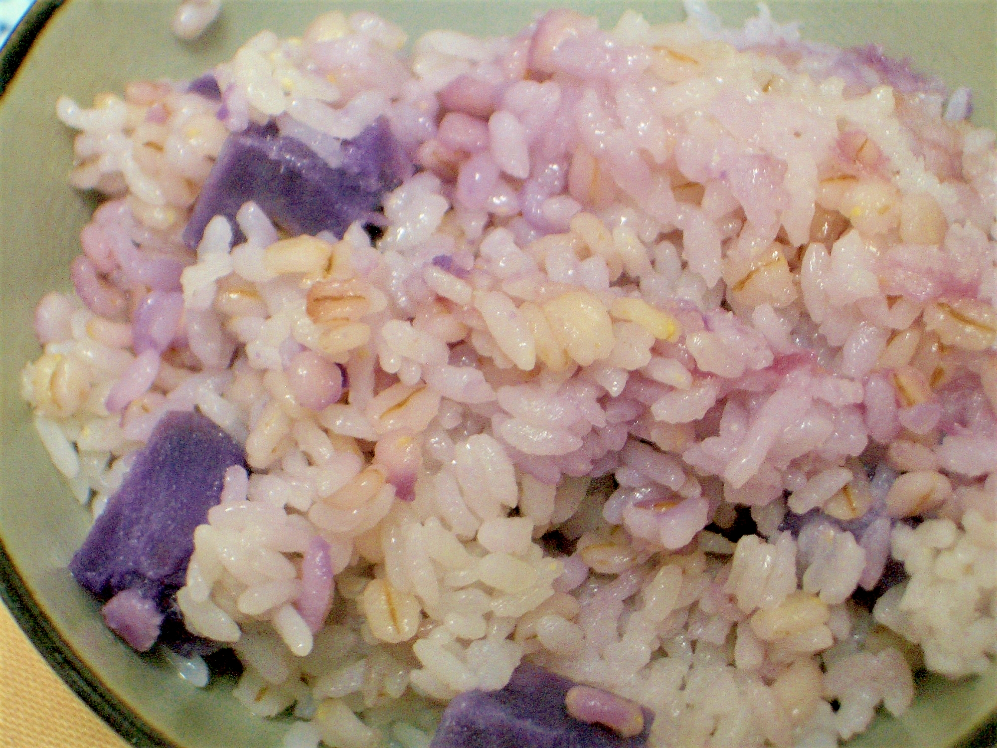 押し麦入り紫芋ご飯