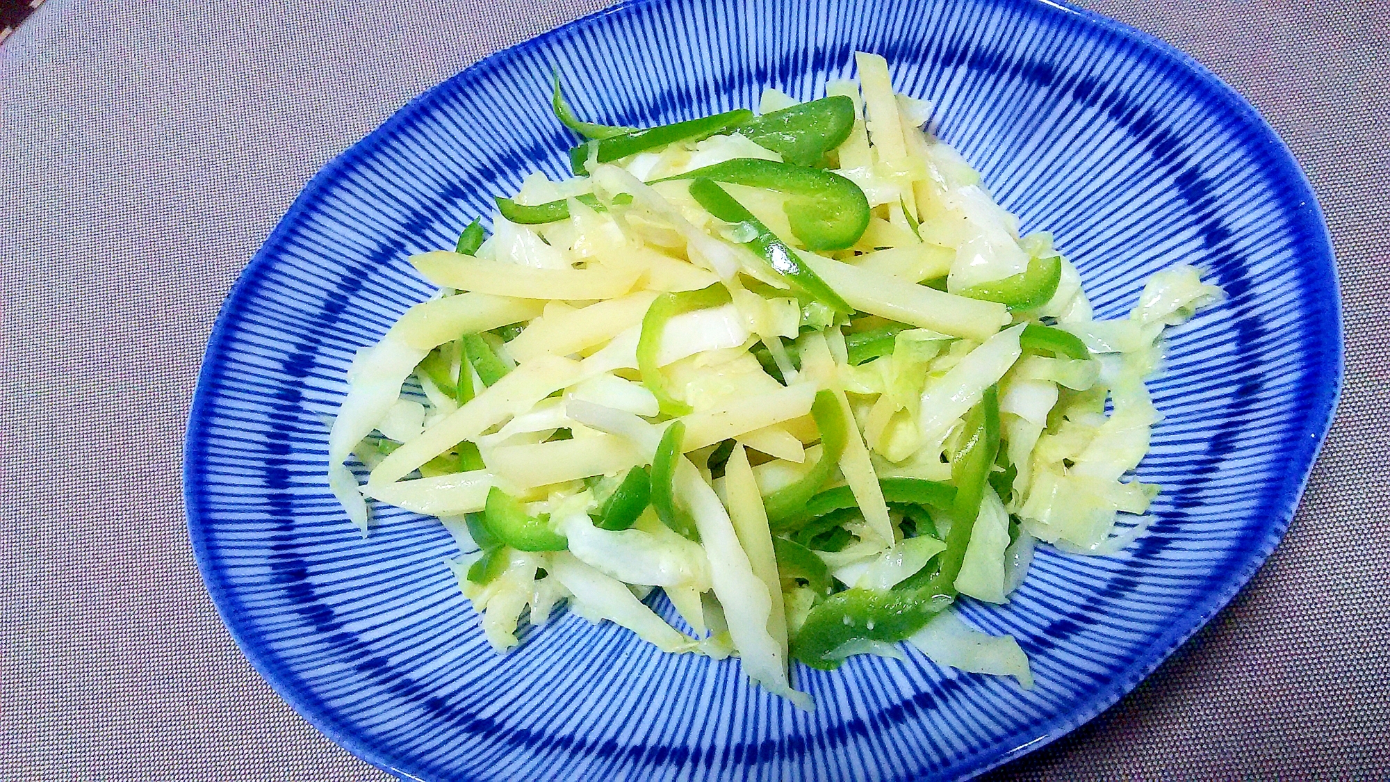 じゃがいもとピーマンとキャベツのガーリック炒め レシピ 作り方 By Aoi 楽天レシピ じゃがいもとピーマンとキャベツのガーリック炒め レシピ 作り方 By Aoi 楽天レシピ