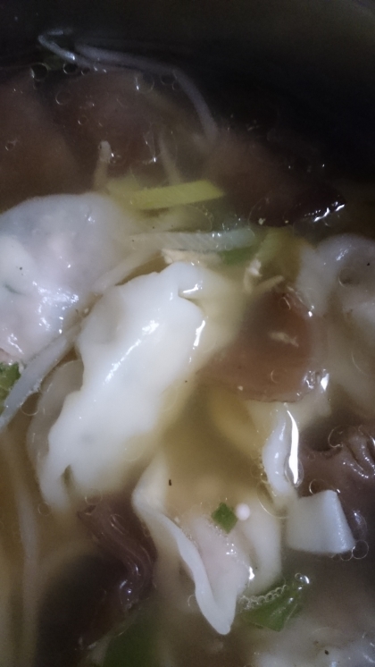 冷凍餃子を使って　野菜たっぷりのスープ餃子