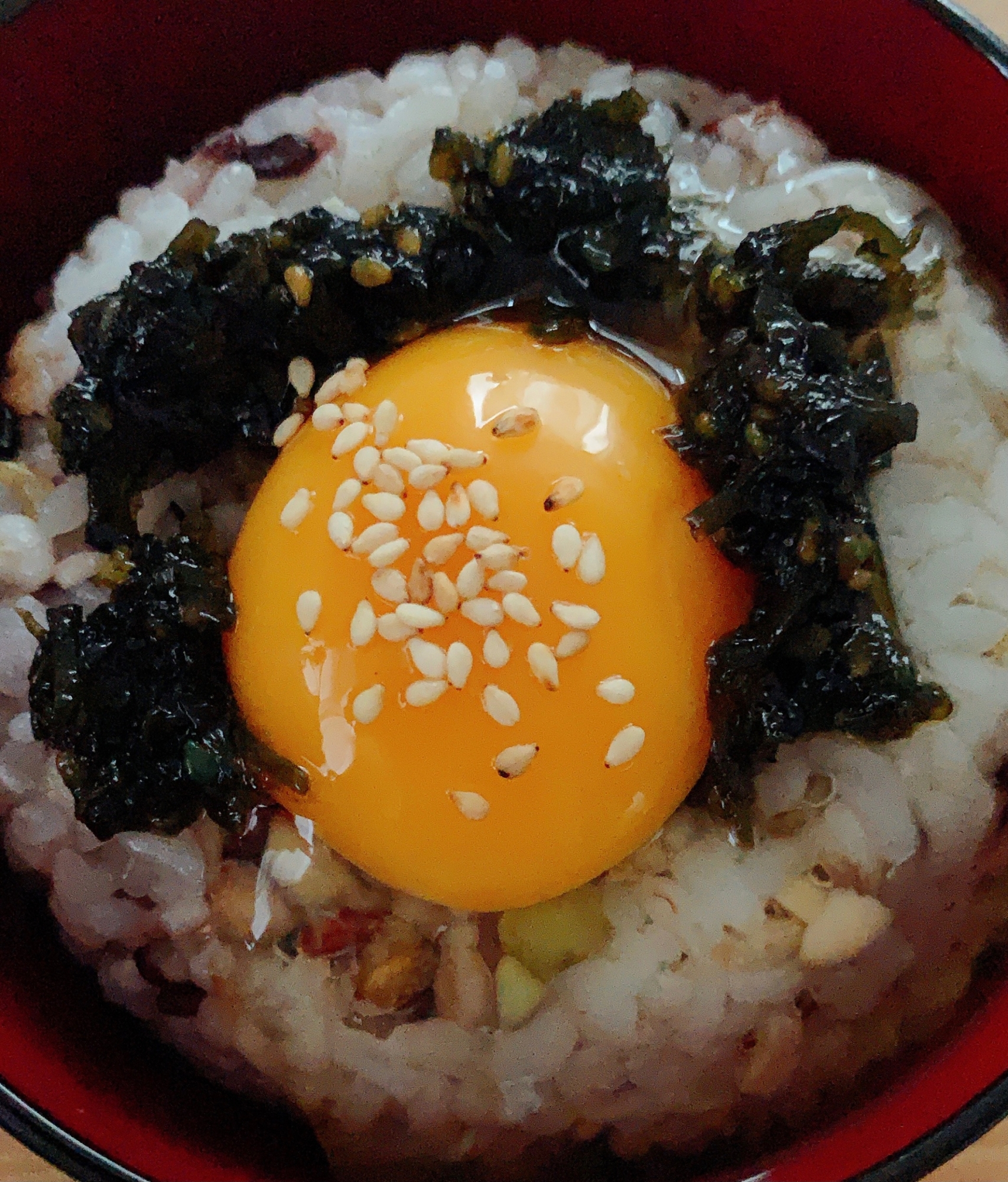 だしとめかぶと海苔の香り！卵かけご飯