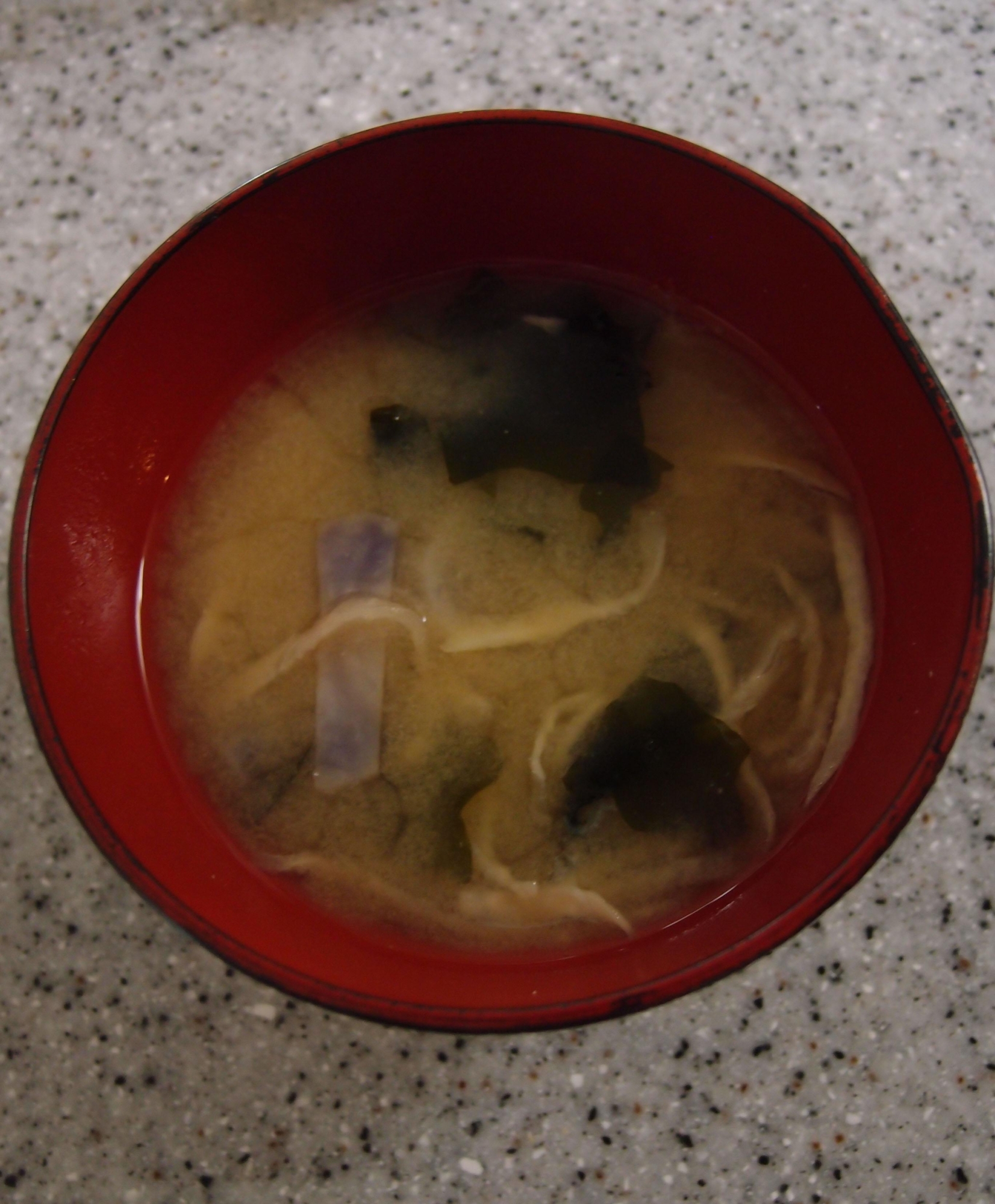 キタムラサキと切干し大根とわかめのお味噌汁