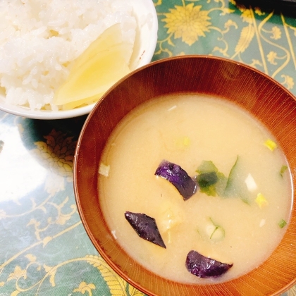なす・わかめ・薄揚げの味噌汁♪