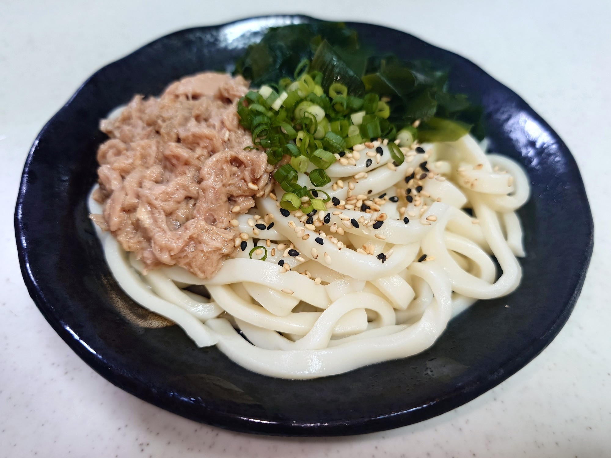 【簡単すぐ出来る】ツナとわかめの冷やし混ぜうどん