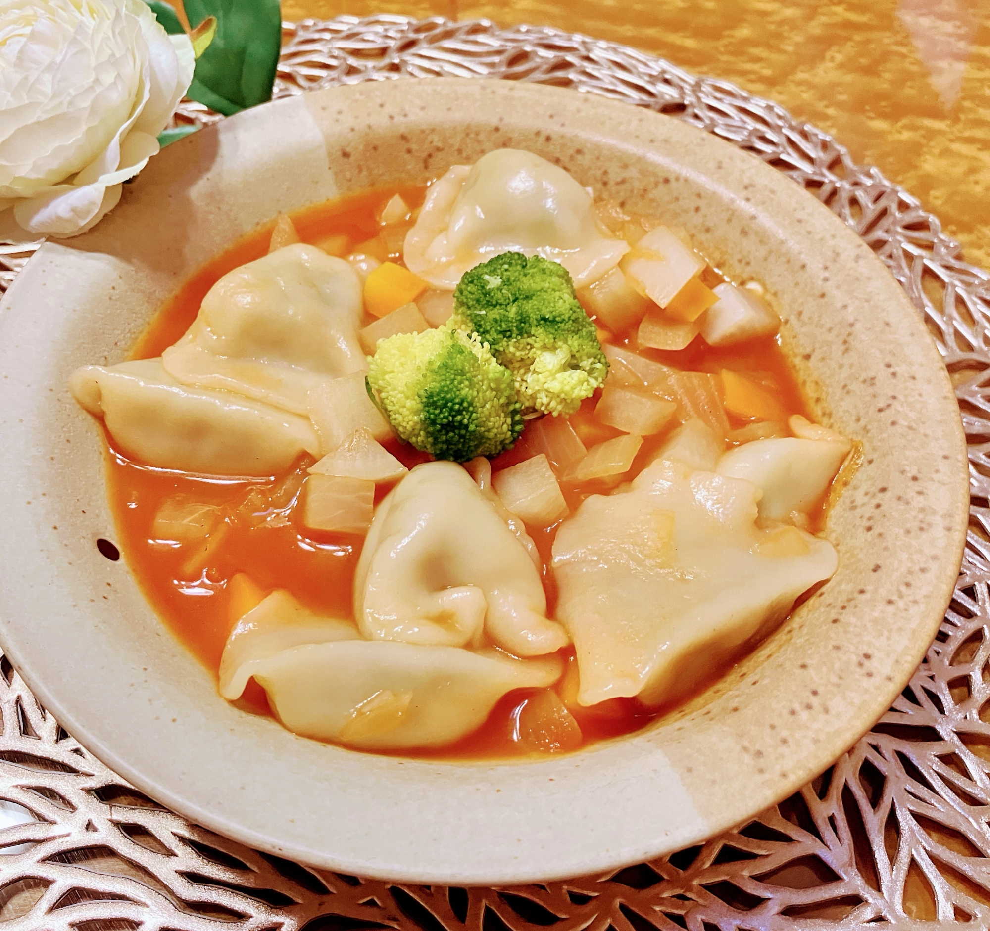 餃子入り❣️具だくさんトマトスープ