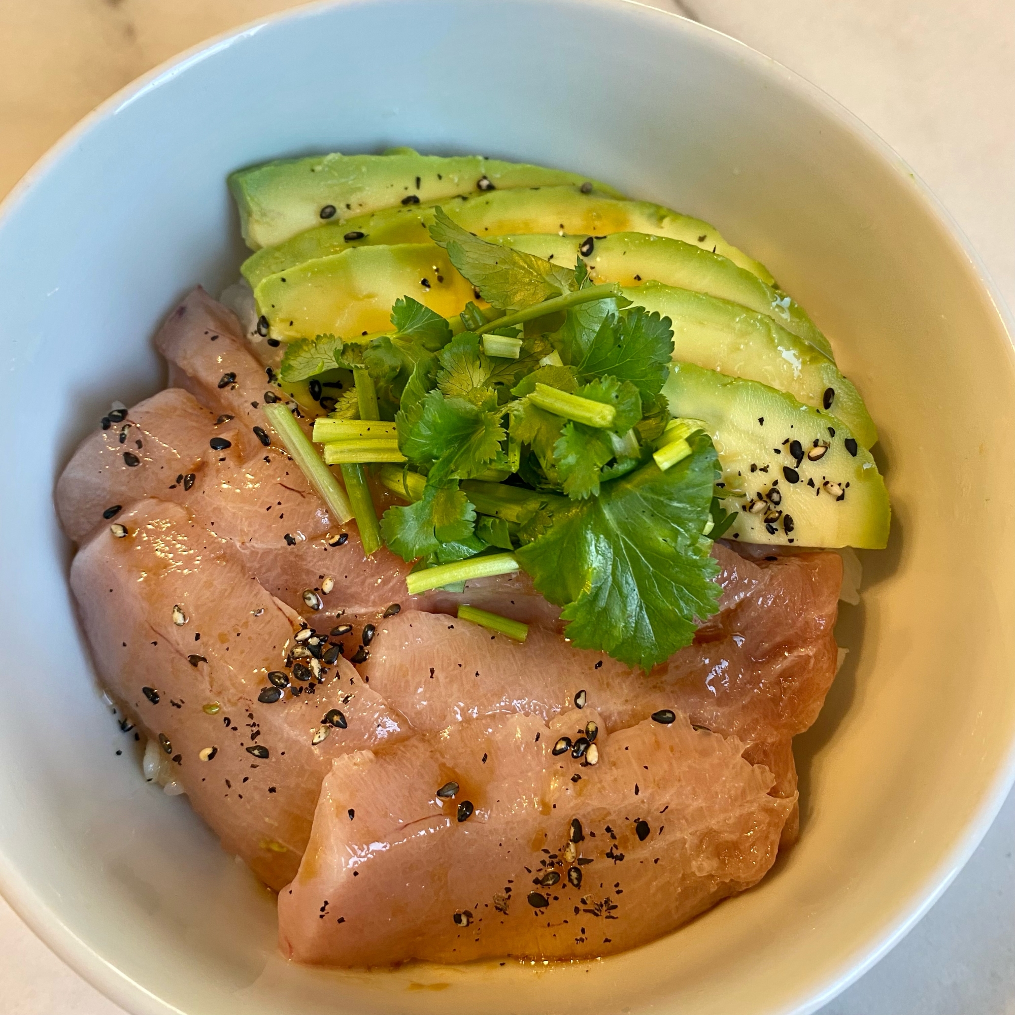 主夫がつくるアボカドマグロ丼