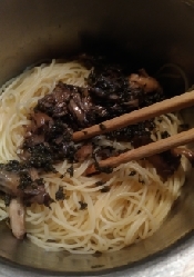 絶品 しその実の醤油漬けと舞茸の和風スパゲッティ レシピ 作り方 By またたび 楽天レシピ 絶品 しその実の醤油漬けと舞茸の和風スパゲッティ レシピ 作り方 By またたび 楽天レシピ