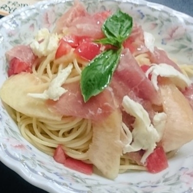桃とモッツァレラの冷製パスタ