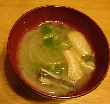 キャベツと玉葱と油揚げの味噌汁