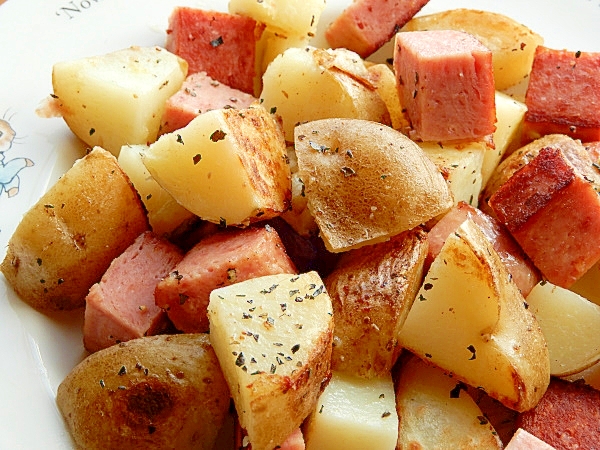 5分!?スパム&ポテトのオリーブ油炒め♪(バジル)