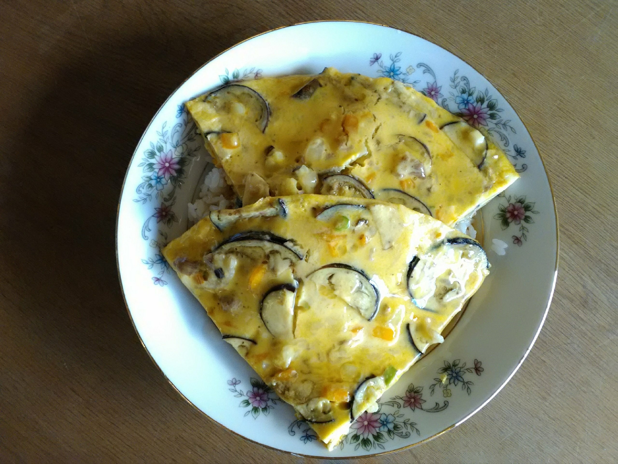 茄子と豚肉のあんかけオムレツ丼