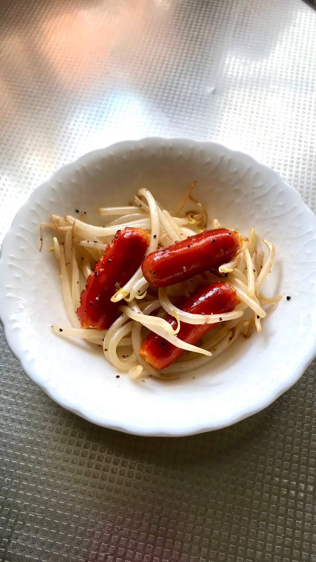 赤もやし 赤ウインナーともやし炒め レシピ・作り方 by tonton22 - 楽天レシピ