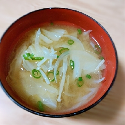 キャベツと玉葱とえのきとネギの味噌汁