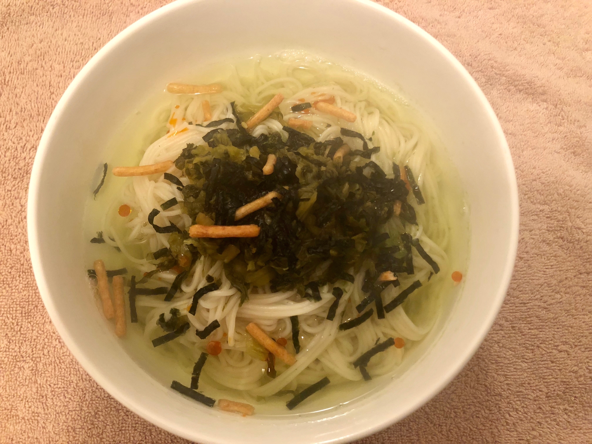 ピリッと辛い♪高菜とそうめんのお茶漬け