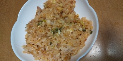 ごま油で食欲増進。キムチ炒飯