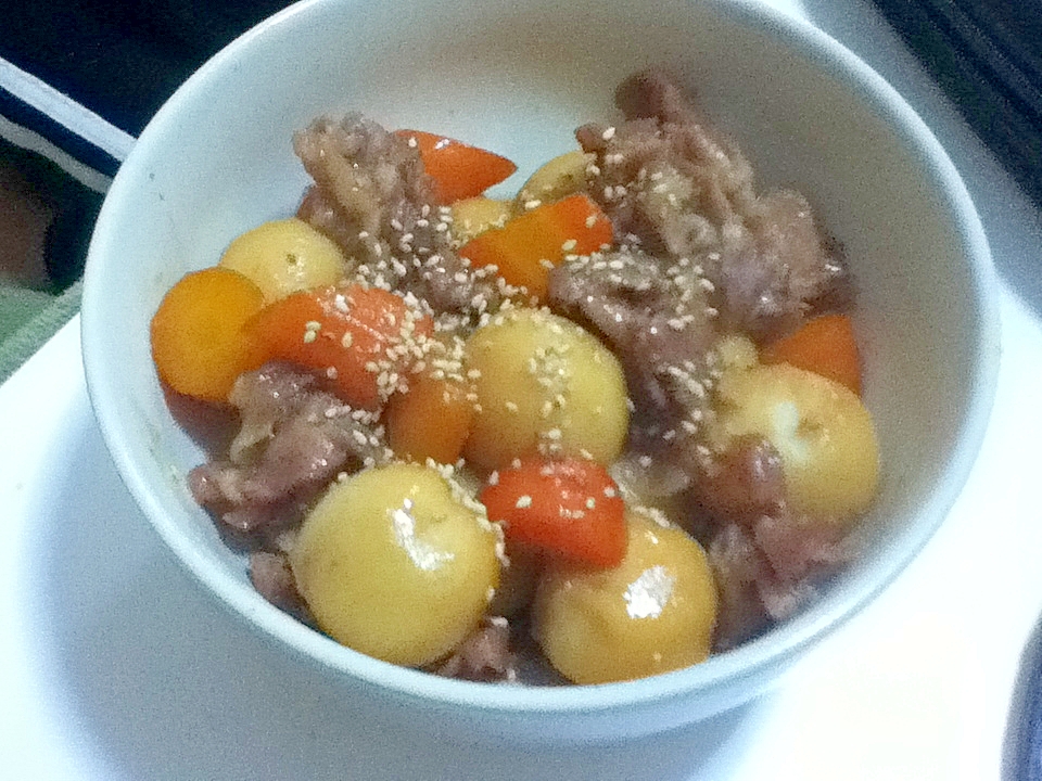 里芋と豚肉のごま風味の煮物