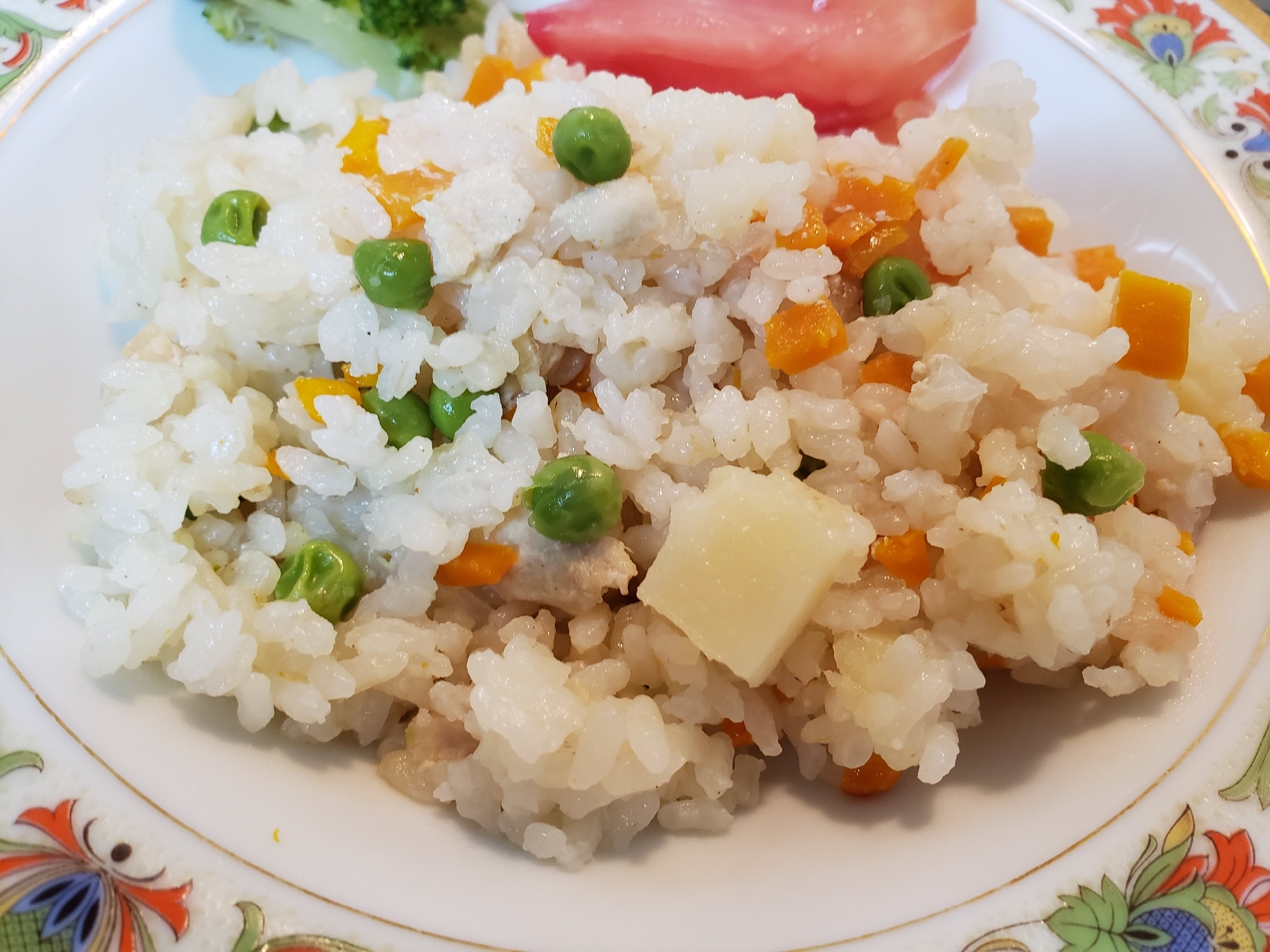 じゃが芋入り鶏肉の洋風炊き込みご飯♪