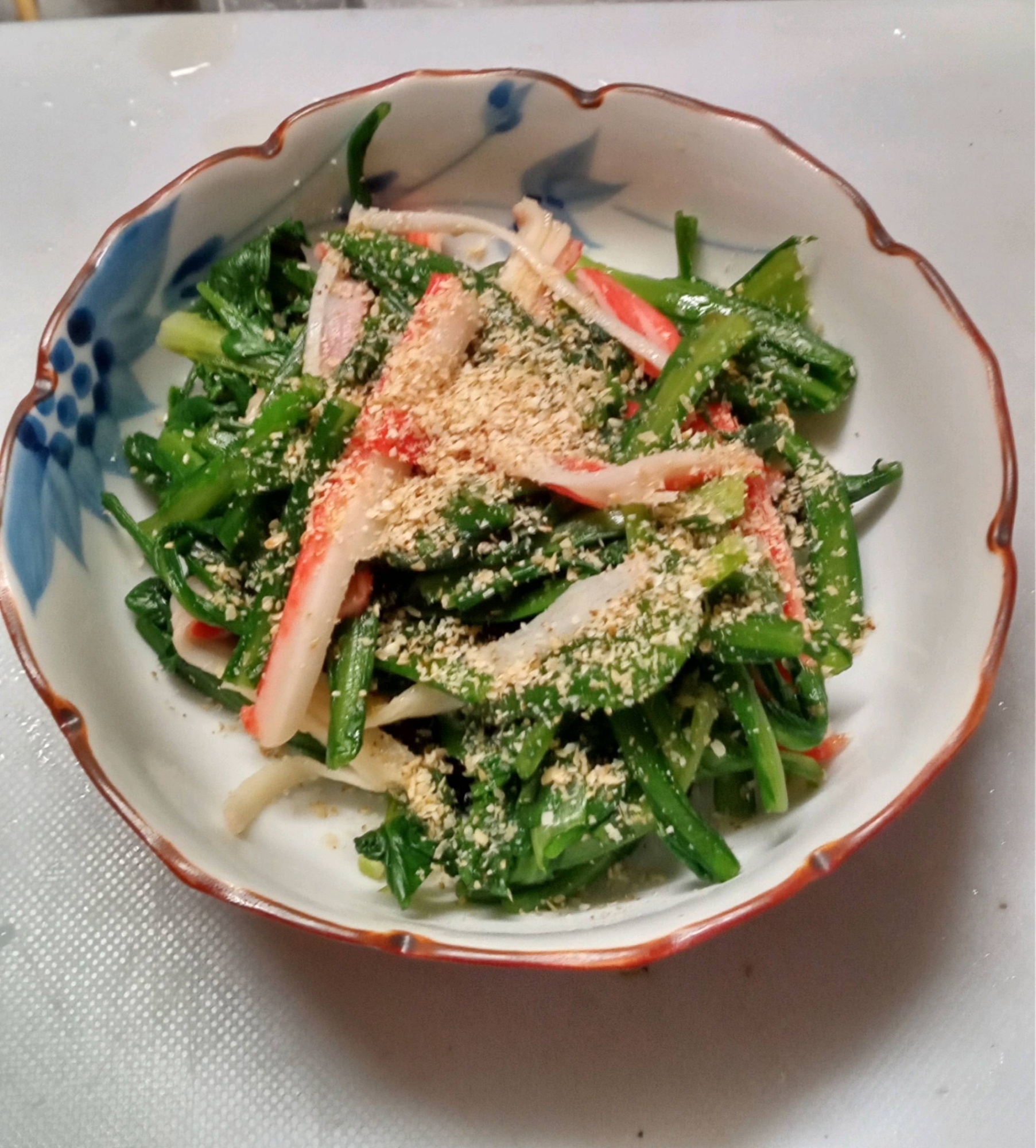 春菊とカニカマのおひたし