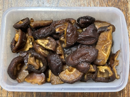 甘すぎず、しょっぱすぎず、ちょうど良い味付けで美味しかったです！
材料が干し椎茸だけというのも嬉しいです⭐︎
また作ります！！