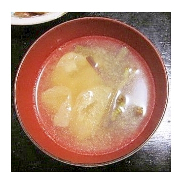 わらびと油揚げの味噌汁（昆布だし・塩麹入り）