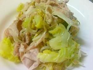 昆布茶でしっかり味付け!豚肉ときゃべつの蒸し煮