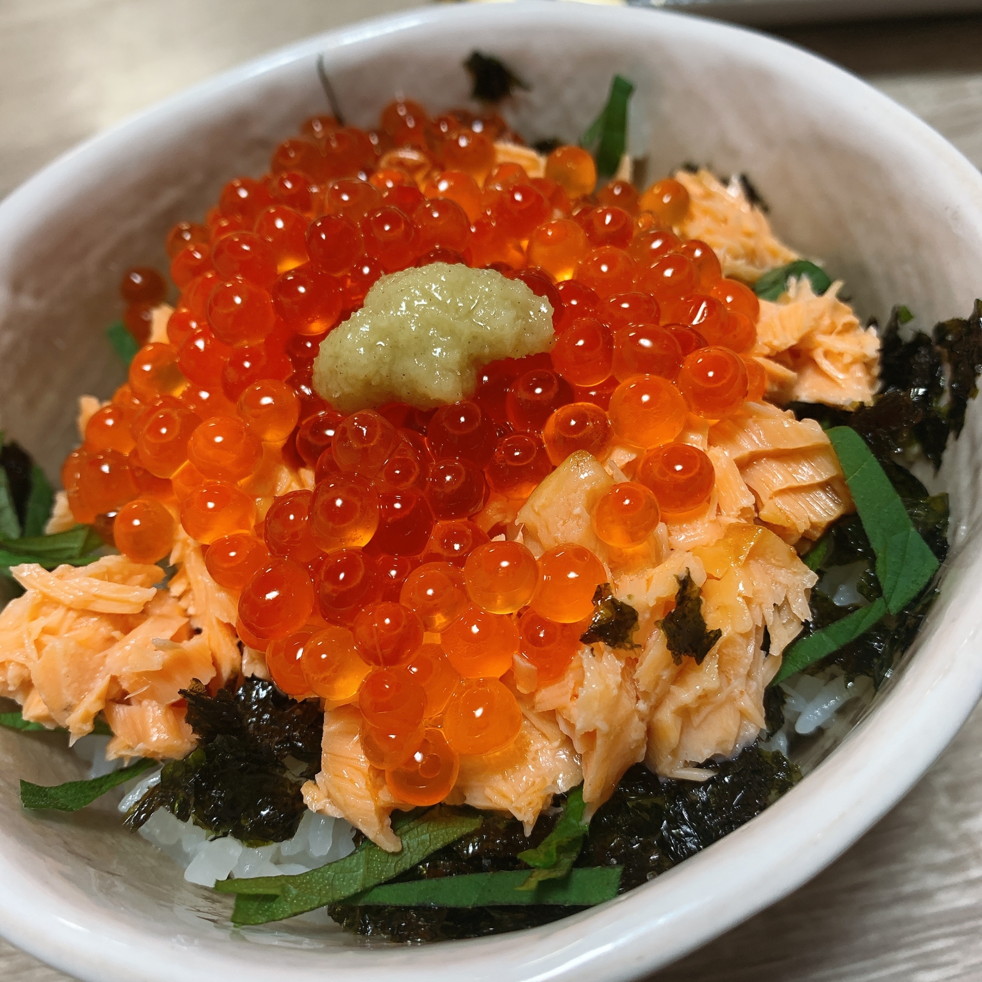 いくらと鮭の親子丼