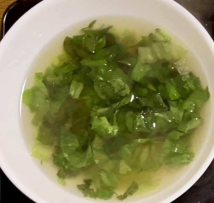 レタスとコーンのコンソメスープ