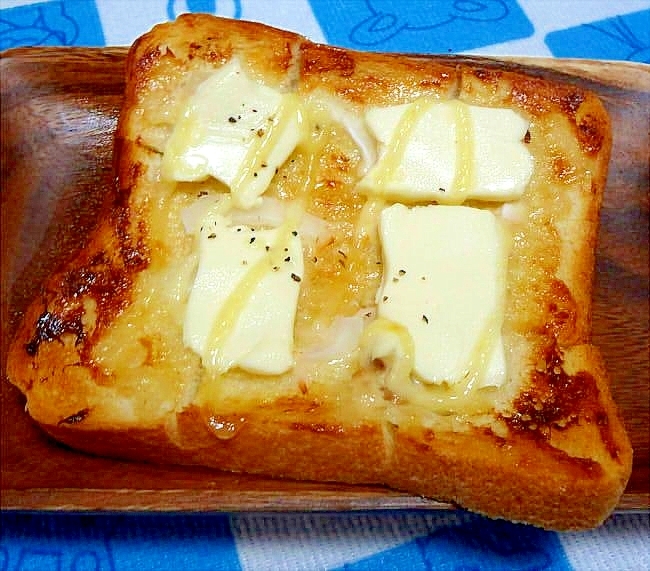クリームチーズとツナペーストのトースト