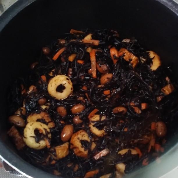 ひじきと大豆とちくわと人参の煮物