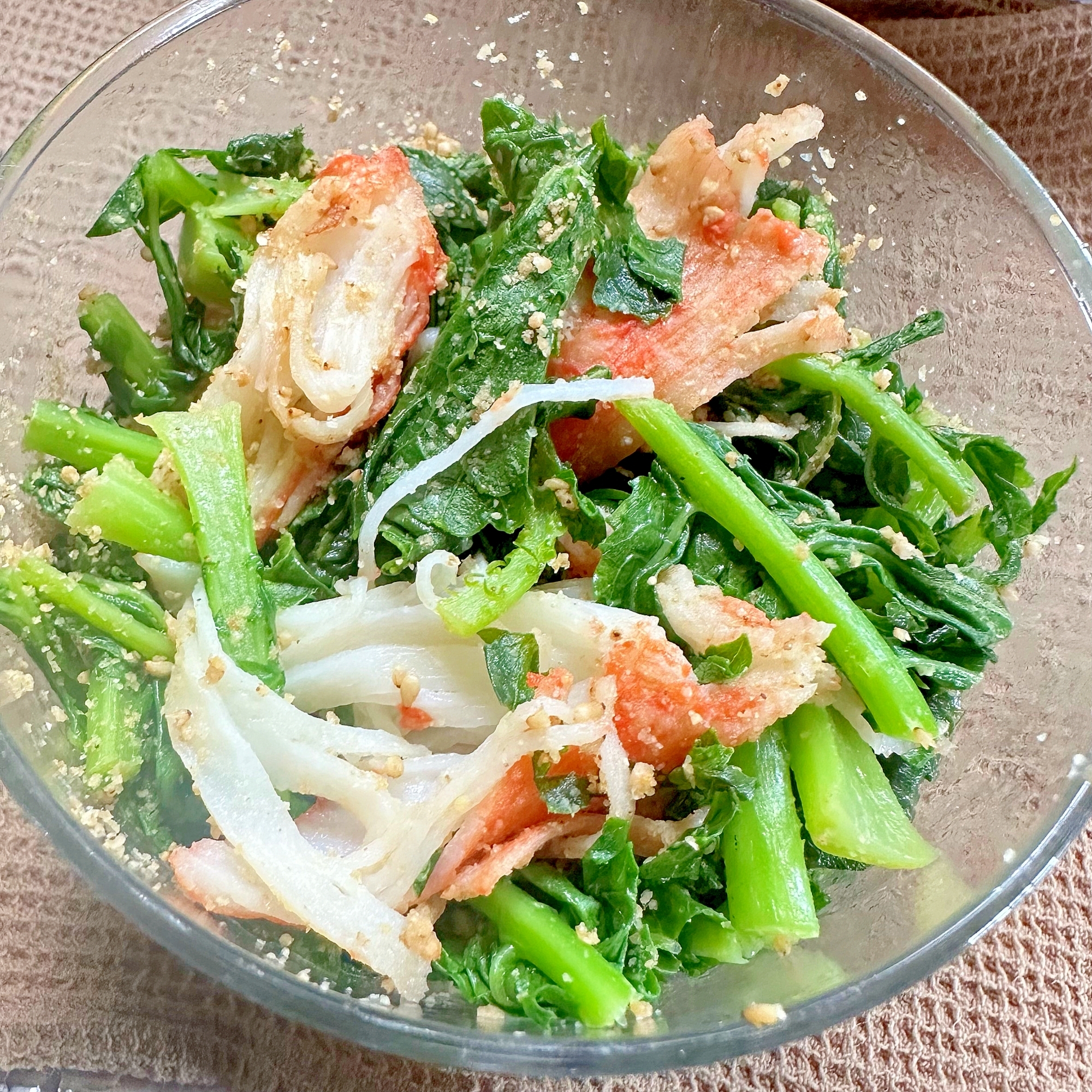 大根葉とカニカマのごま和え୨୧