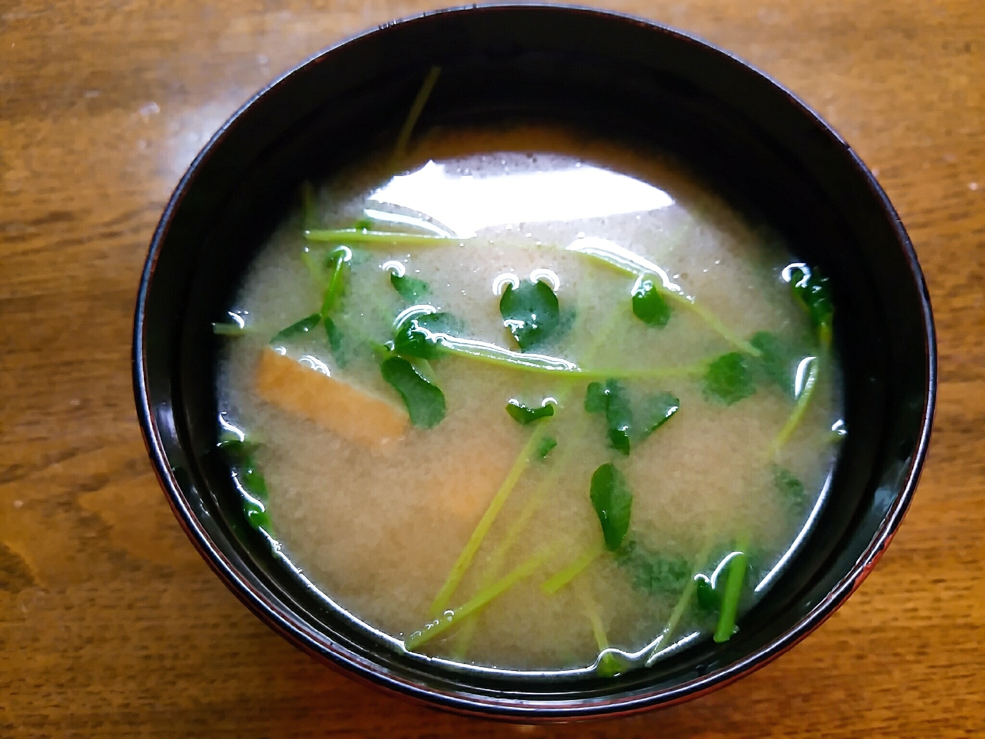 豆苗とさつま揚げの味噌汁