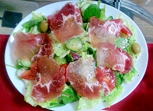 生ハムとオリーブのイタリアンサラダ