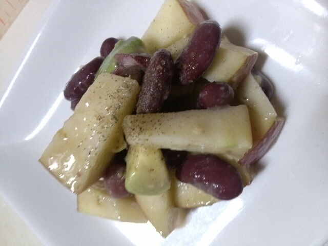 簡単お豆とアボカドりんごのサラダ