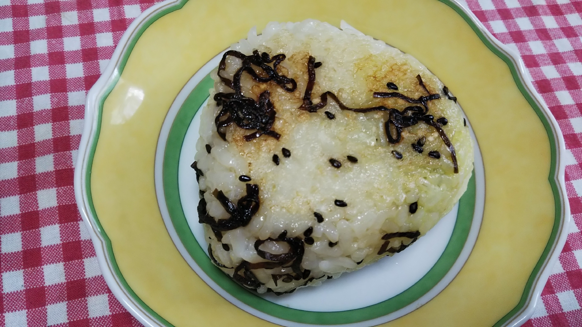 高菜漬け入り塩昆布と黒ごま混ぜ焼きおにぎり☆