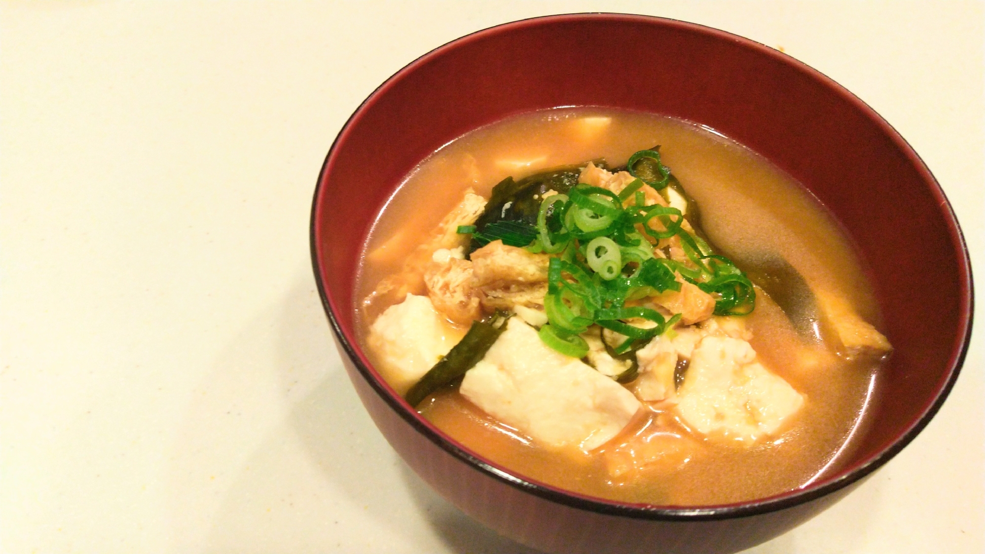 やっぱりこれ！豆腐とわかめのお味噌汁