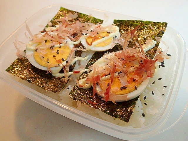 お弁当　味付け海苔とゆで卵のご飯