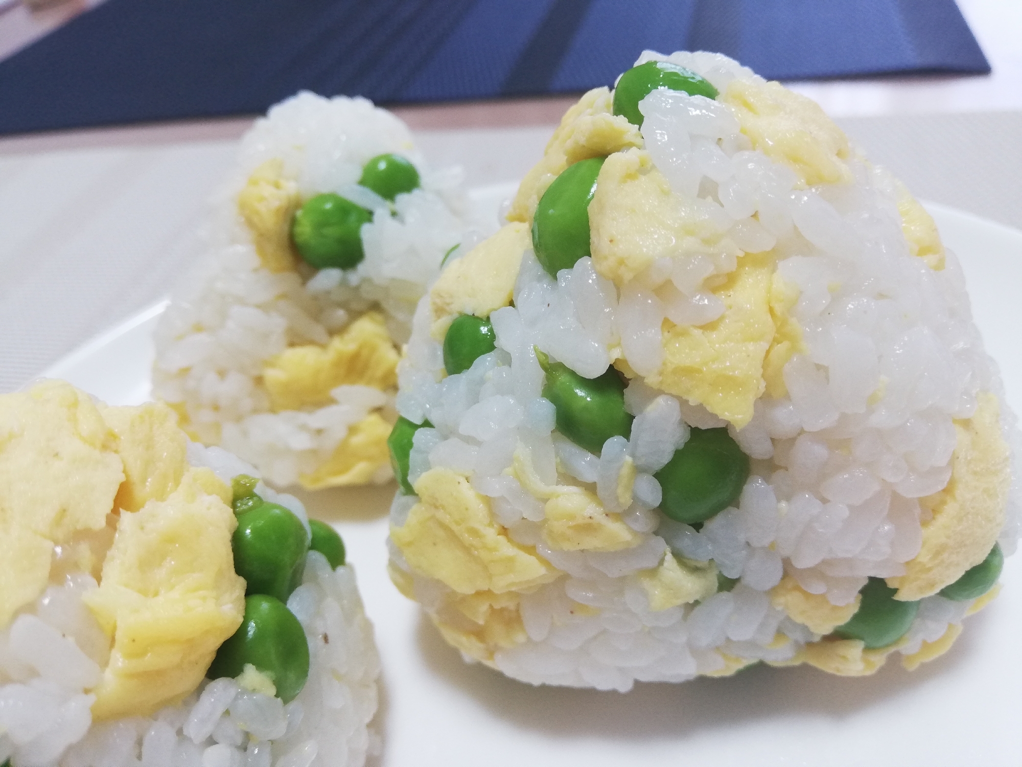 だし玉子とお豆のおにぎり