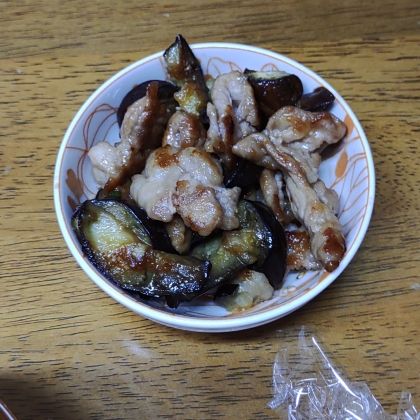 これうまつゆで楽ちん♡豚肉となすとしめじの簡単炒め