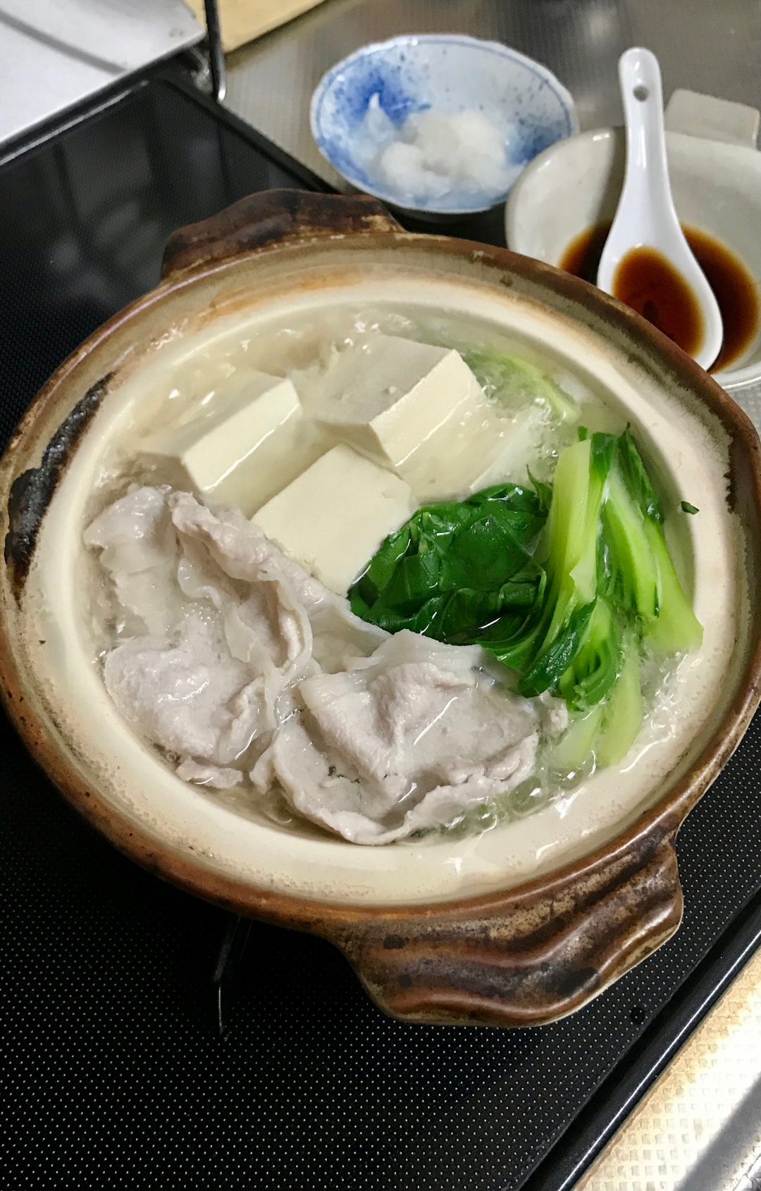 豚肉と豆腐とチンゲン菜の鍋物